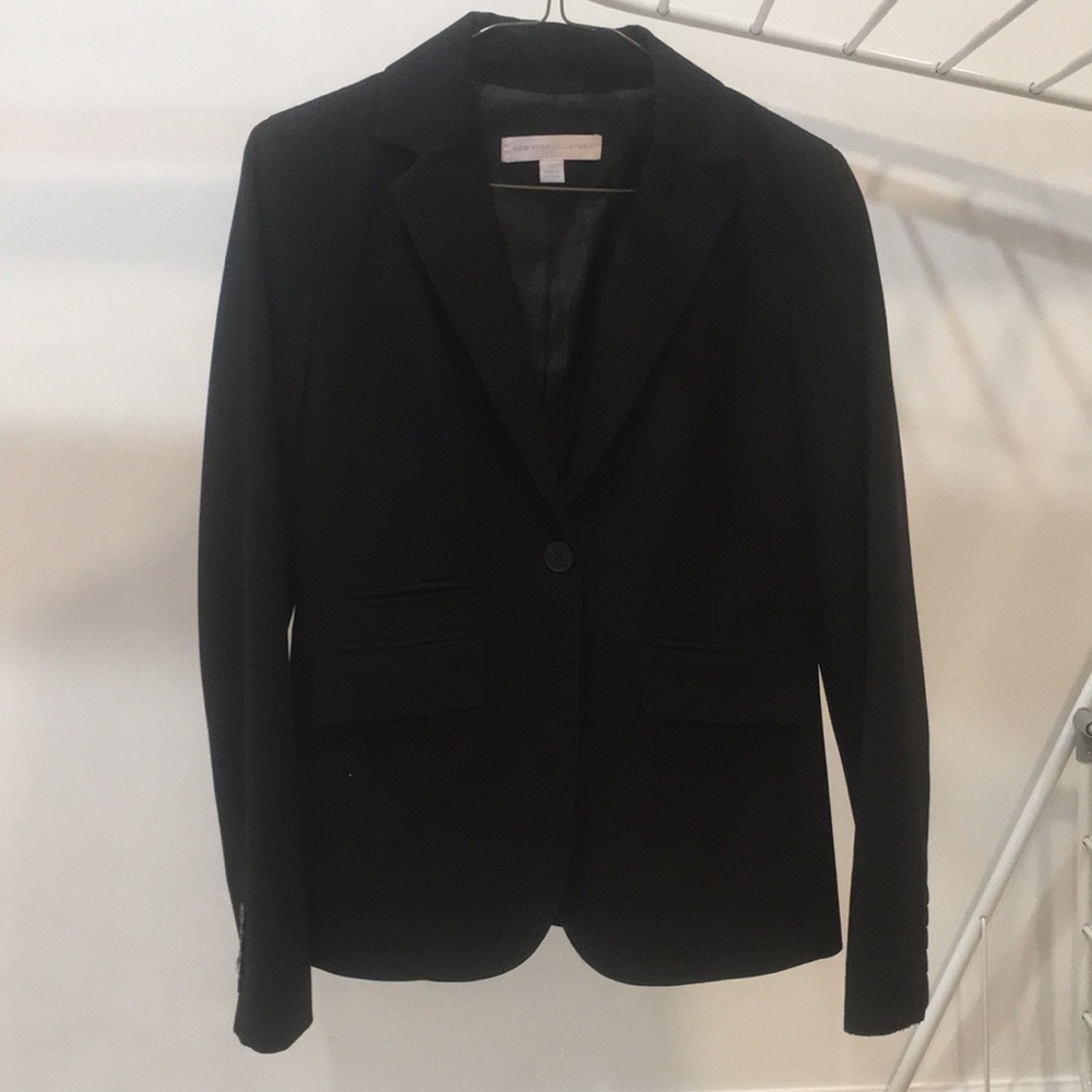 Like New New York & Company Size 0 Black Color Suit Jacket with Pockets